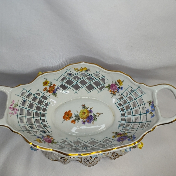 19th Century Carl Thieme Reticulated Centerpiece RARE WITH BASE - Picture 3 of 12